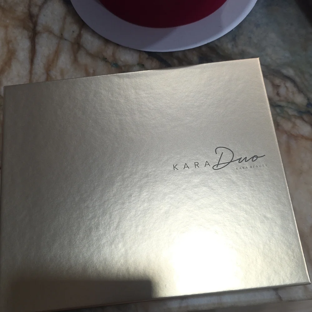 Glamorous Gold and Brown Eyeshadow Palette - Picture 2 of 2